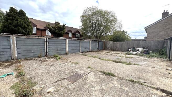 Garages at Marescroft Road, Berkshire, SL2 2LN photo 5