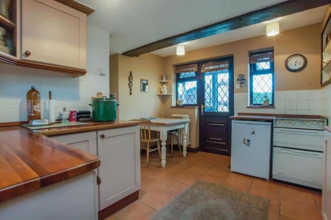 Kitchen/ Dining Room