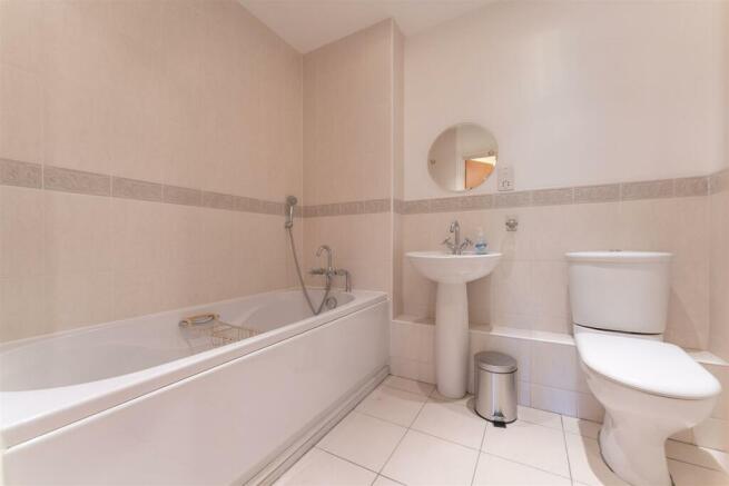 Flat 4, Claremont House By Ralph Media Group00709-