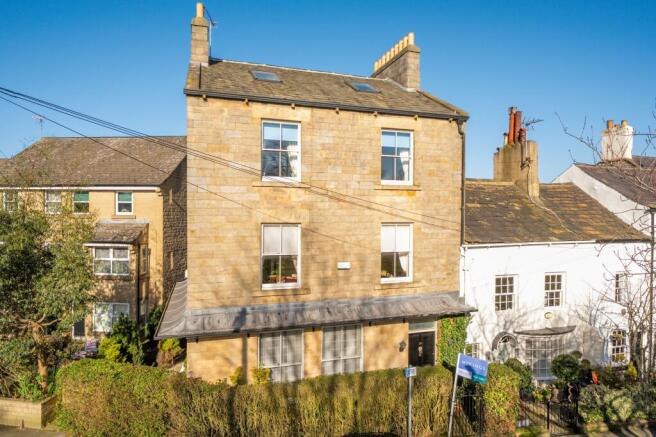 5 bed Semi-Detached for sale Image 5