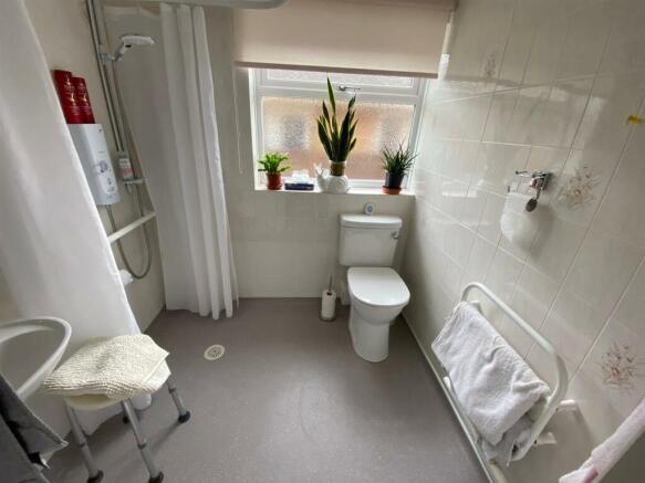 Shower Room.jpg