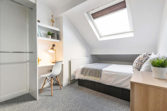 6 bed House to rent Image 5