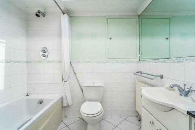 En-Suite Bathroom