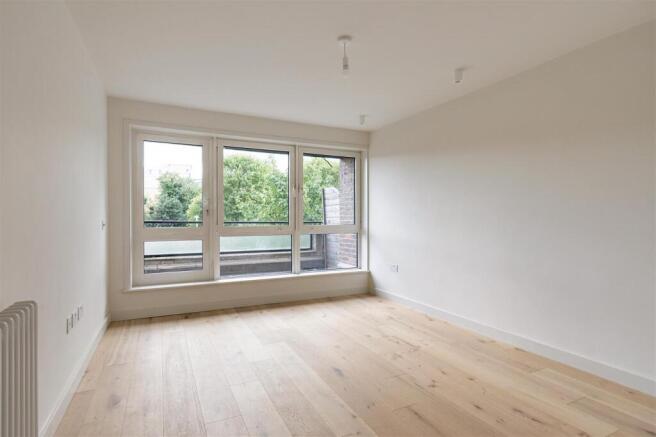 Churchfields, E18