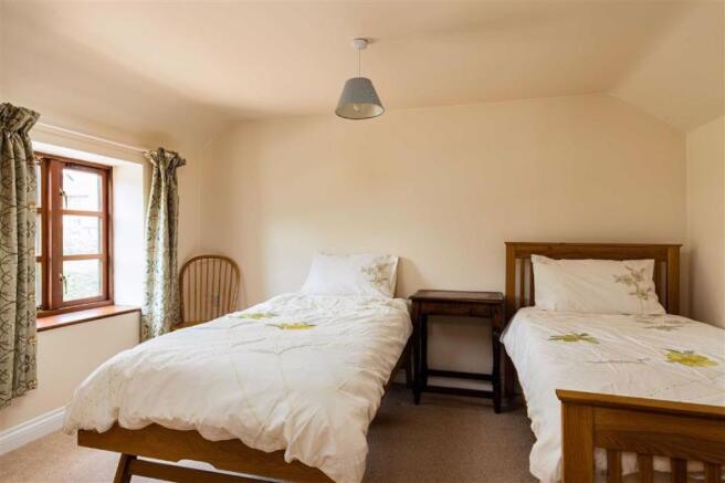 BEDROOM 2