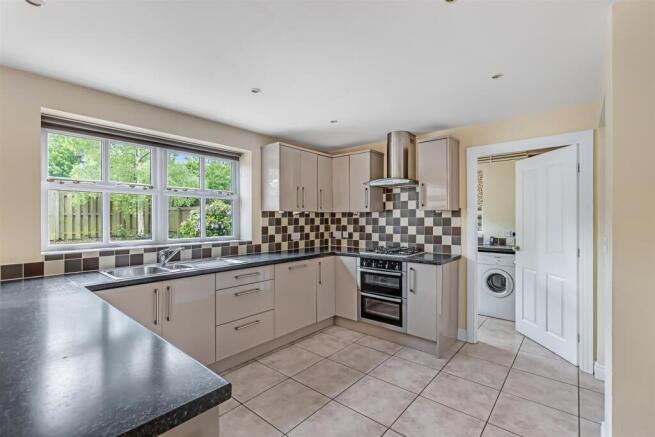 4 bed House for sale Image 5