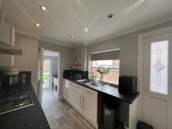 Kitchen 1.jpg