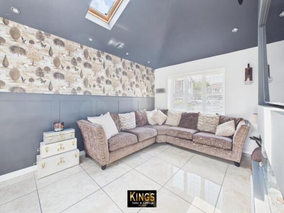 4 bed Detached for sale Image 11