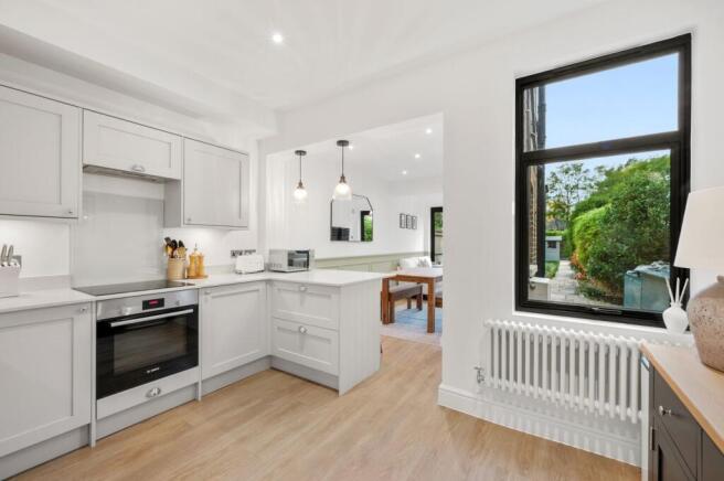 Rydens Grove, Hersham, KT12 photo 2