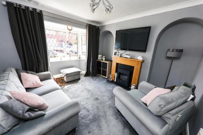 FRONT FACING LOUNGE