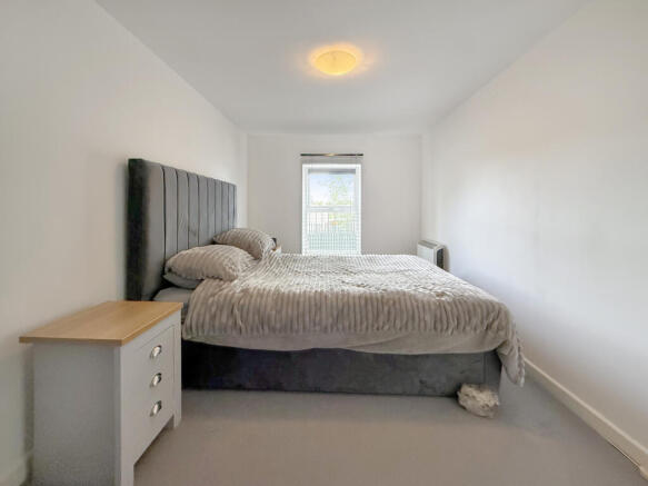 2 bed Apartment for sale Image 11