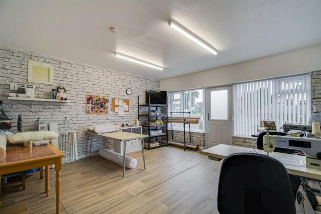 WORKSHOP/LIVING ROOM (ANNEX)