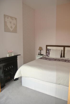 Master Bedroom Im 1