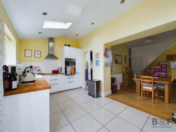 CAM01872G0-PR0239-STILL009.jpg