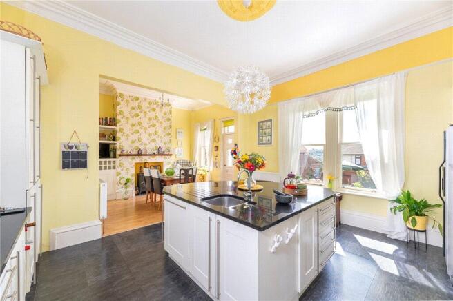 5 bed Terraced for sale Image 8
