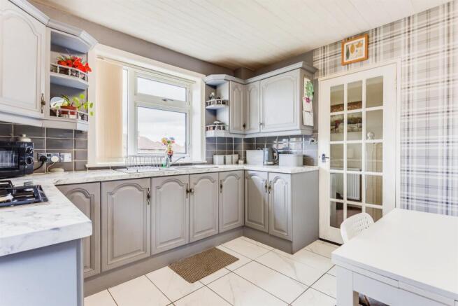 2 bed Semi-Detached for sale Image 5