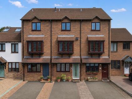 Kings Chase, East Molesey, KT8