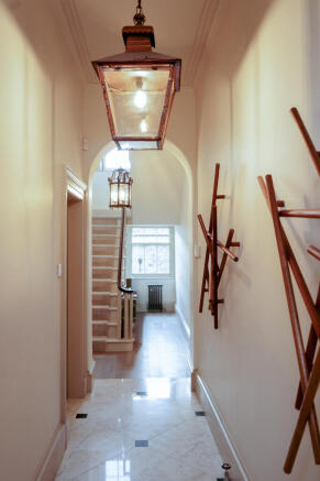 5 bed Detached to rent Image 11