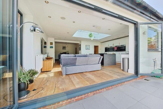 5 bed Semi-Detached for sale Image 10