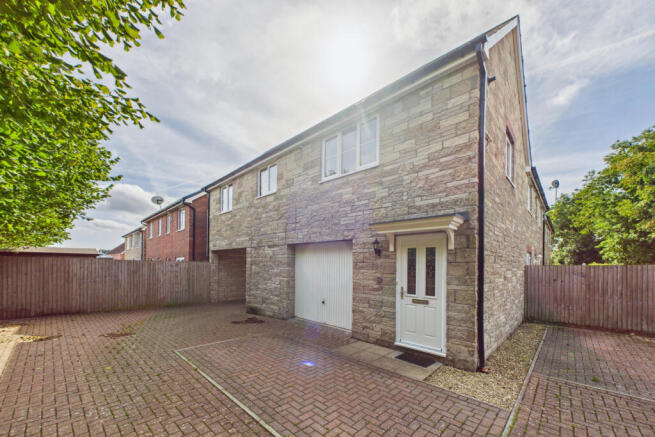 TWO-BEDROOM COACH HOUSE NESTLED IN QUIET LOCATION