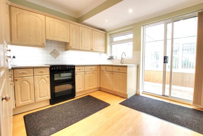 2 bed Semi-Detached Bungalow for sale Image 4