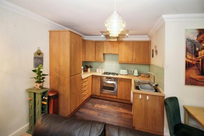 2 bed Ground Flat for sale Image 7