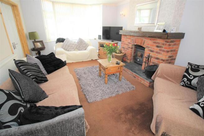 LIVING ROOM.JPG