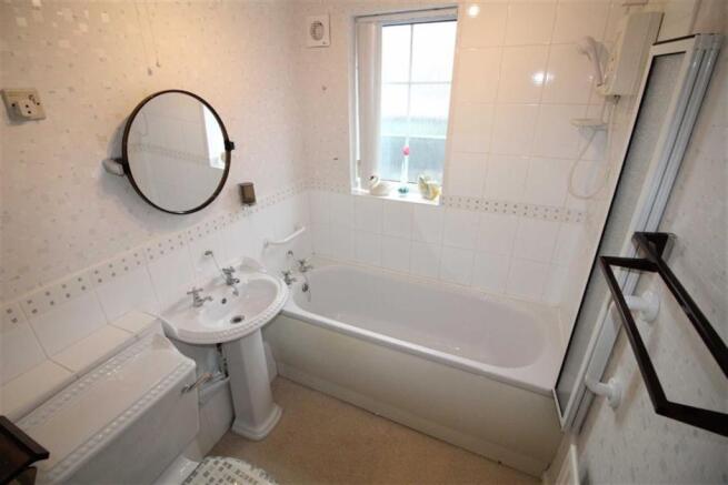BATHROOM/WC