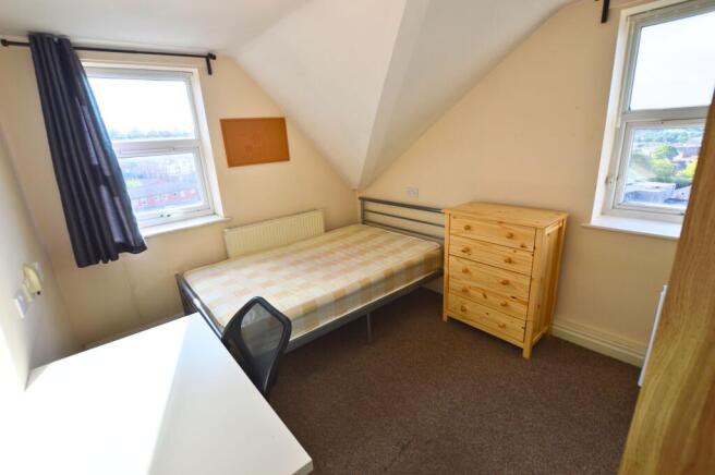3 bed Apartment to rent Image 4