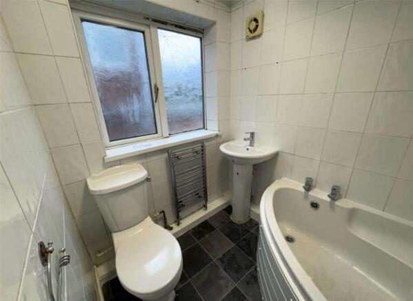 3 bed Semi-Detached to rent Image 8