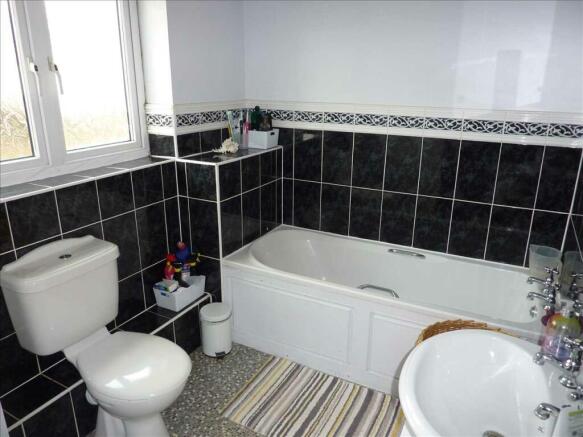 FAMILY BATHROOM