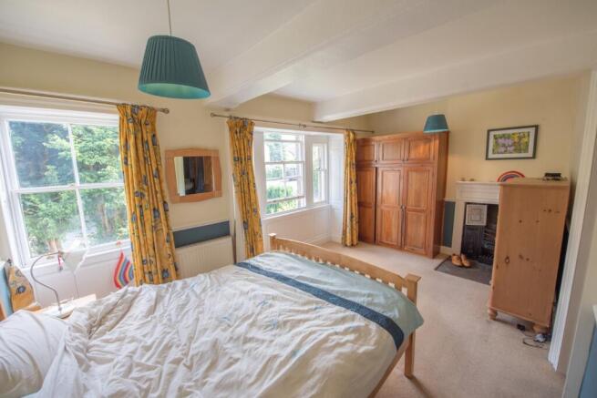 5 bed Detached for sale Image 10