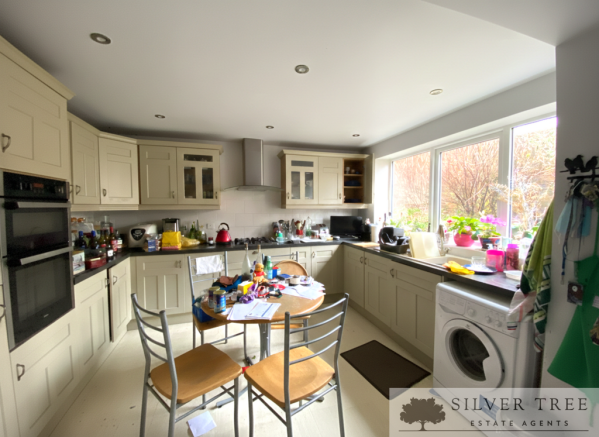 5 bed Semi-Detached for sale Image 6