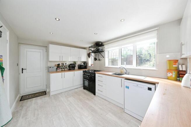 3 bed Detached for sale Image 4