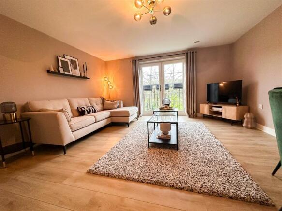 LOUNGE DINING ROOM