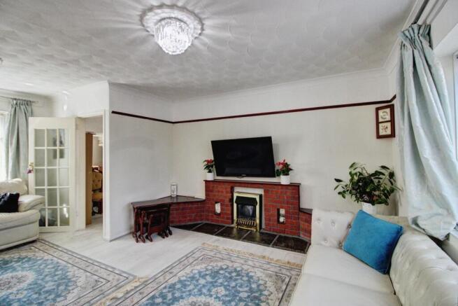 3 bed Semi-Detached for sale Image 2