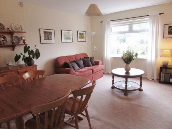 Lounge/Dining ...