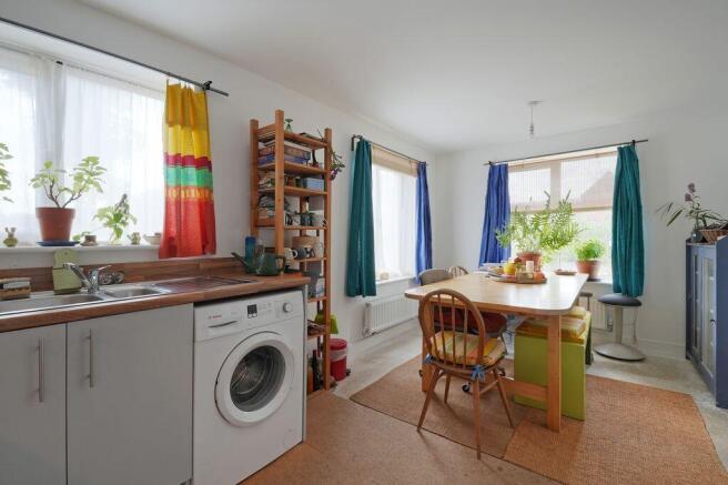 3 bed Semi-Detached for sale Image 8