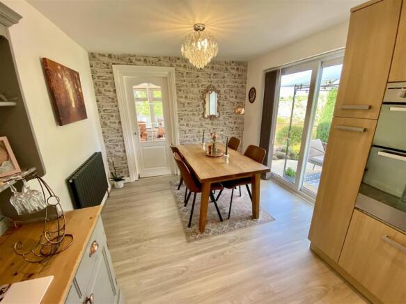 4 bed Detached for sale Image 11