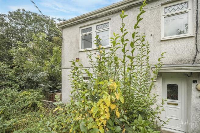 2-bed house on Meadow Road, Neath, SA11, £64,950