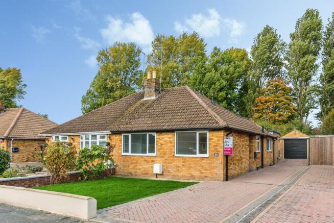 3-bed semi-detached on Sunningdale Road, Swindon, £370,000