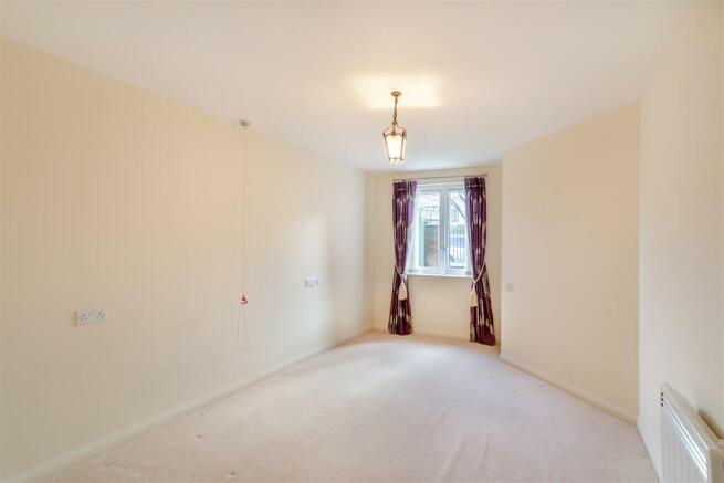 2 bed Apartment for sale Image 11