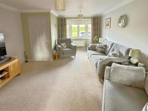 dd97772e-Main 20Lounge.jpg