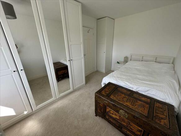 Bedroom (rear)