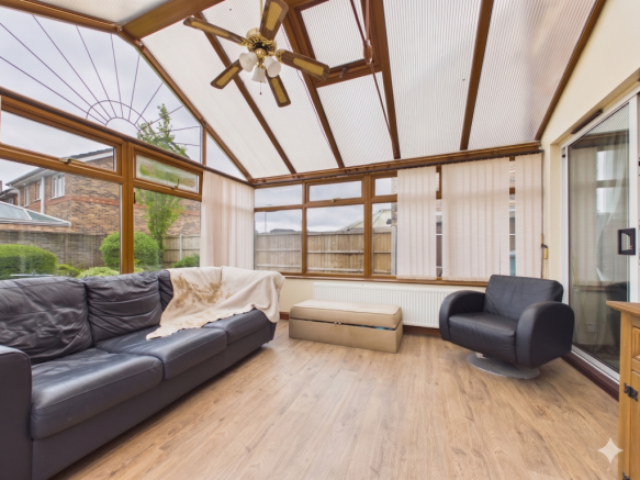 4 bed Detached for sale Image 12
