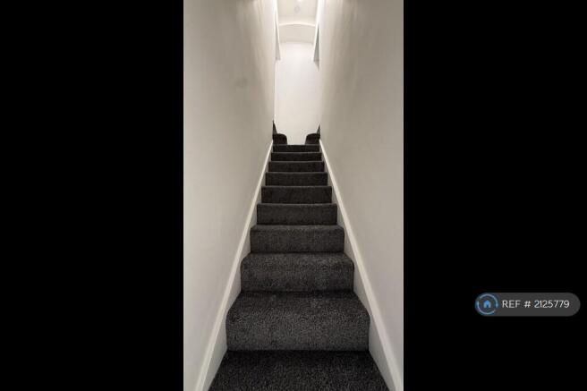 2 bed Terraced to rent Image 4