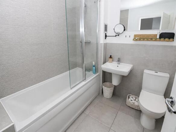 3 bed Town House for sale Image 7