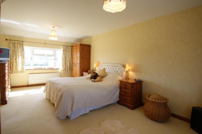 Garden Cottage - bed 1.jpg