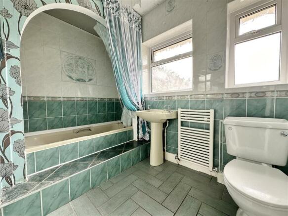 BATHROOM/WC