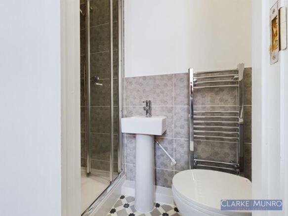 4 bed Town House to rent Image 5